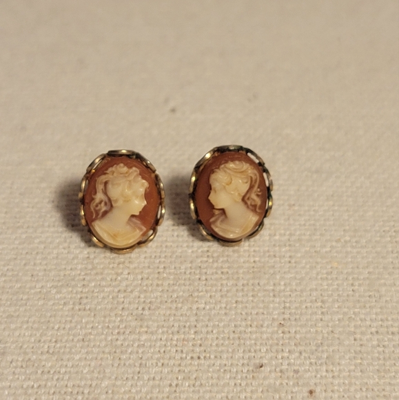 Vintage Cameo Earrings Postbacks Gold Tone Cream Orange - Picture 1 of 8